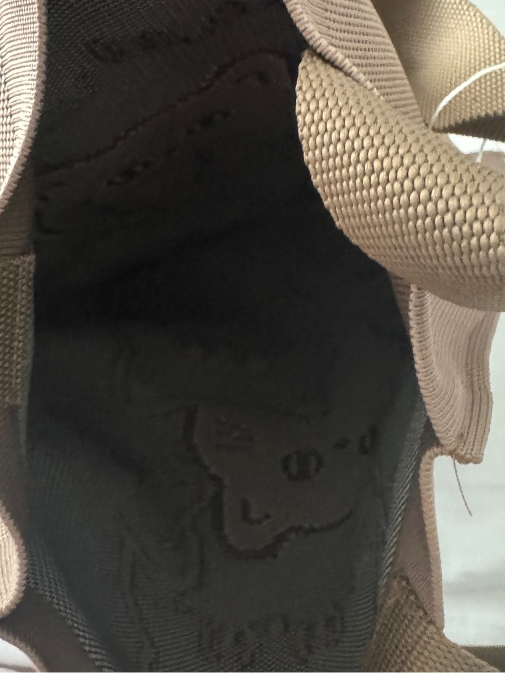 Knitted "Cat in a Crowd" Aesthetic Tote Bag - Kawaii Core ✨ TIKTOK VIRAL ✨ - Picture 2 of 3